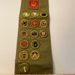 Vintage Boy Scout Badge with 14 merit badges from the 1960’s/70’s. ❤️